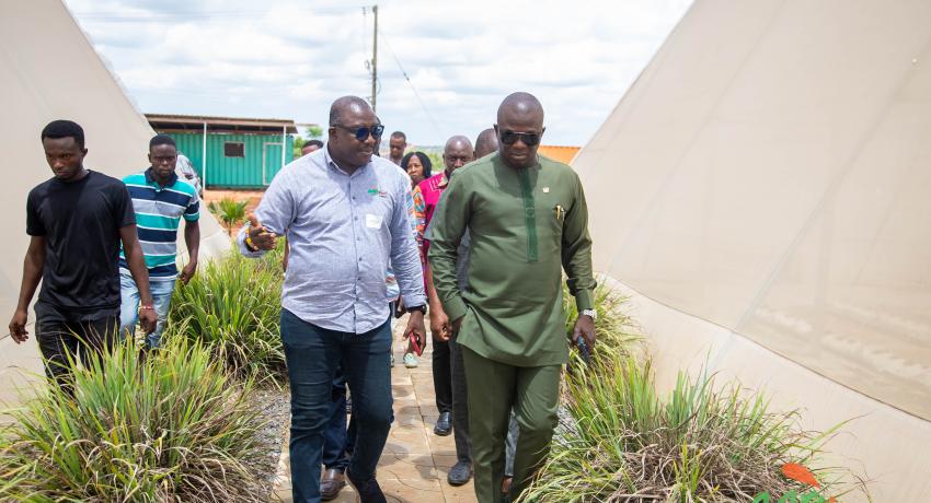 Minister tours greenhouse 2